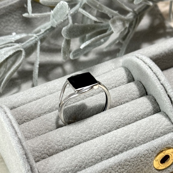 925 Sterling Silver Black Square Ring - Picture 3 of 8